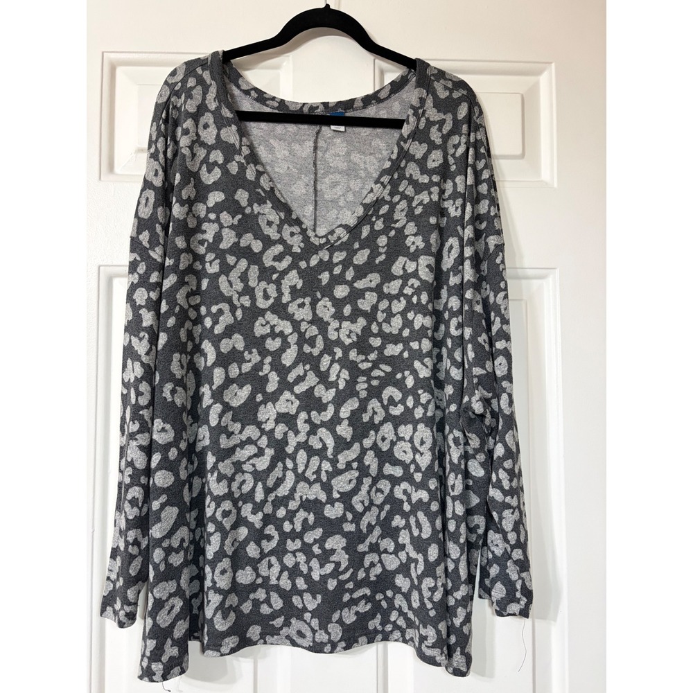 Old Navy | Leopard Print V-Neck Long Sleeve Top Plus Size 4X || Grey|